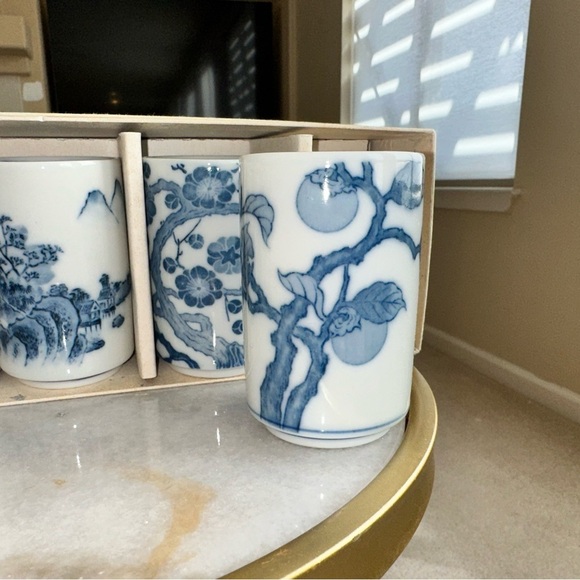 Set of 6 Blue and White Ceramic Sake Drinkware in original box(New) - Picture 8 of 9